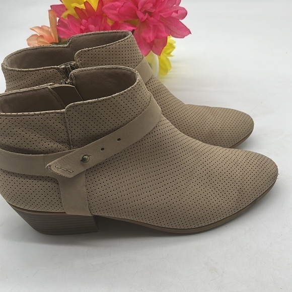 Clarks Collection Tan Leather Ankle Bootie Sz 7.5. MCA1886G - Picture 2 of 9
